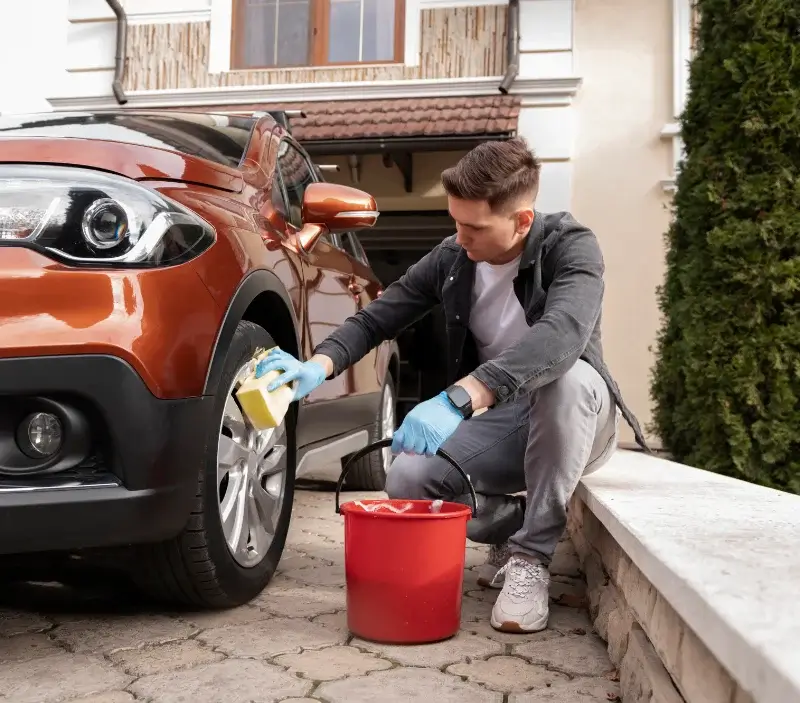 Lavage auto à domicile Olivese : professionnel intervenant sur un véhicule